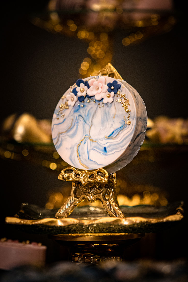 a 4 inch circular elegant marble design cookie with gold