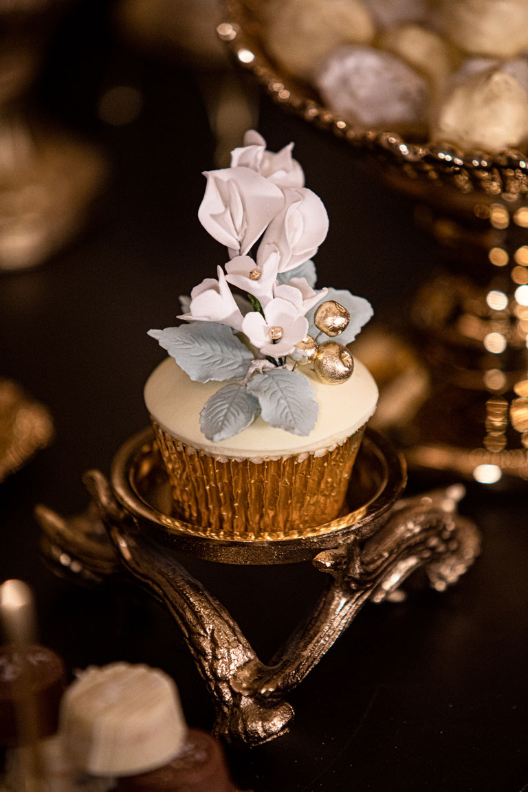 Palm Court Kimpton Fitzroy cupcake by GC Couture with elegant handmade sugar flowers